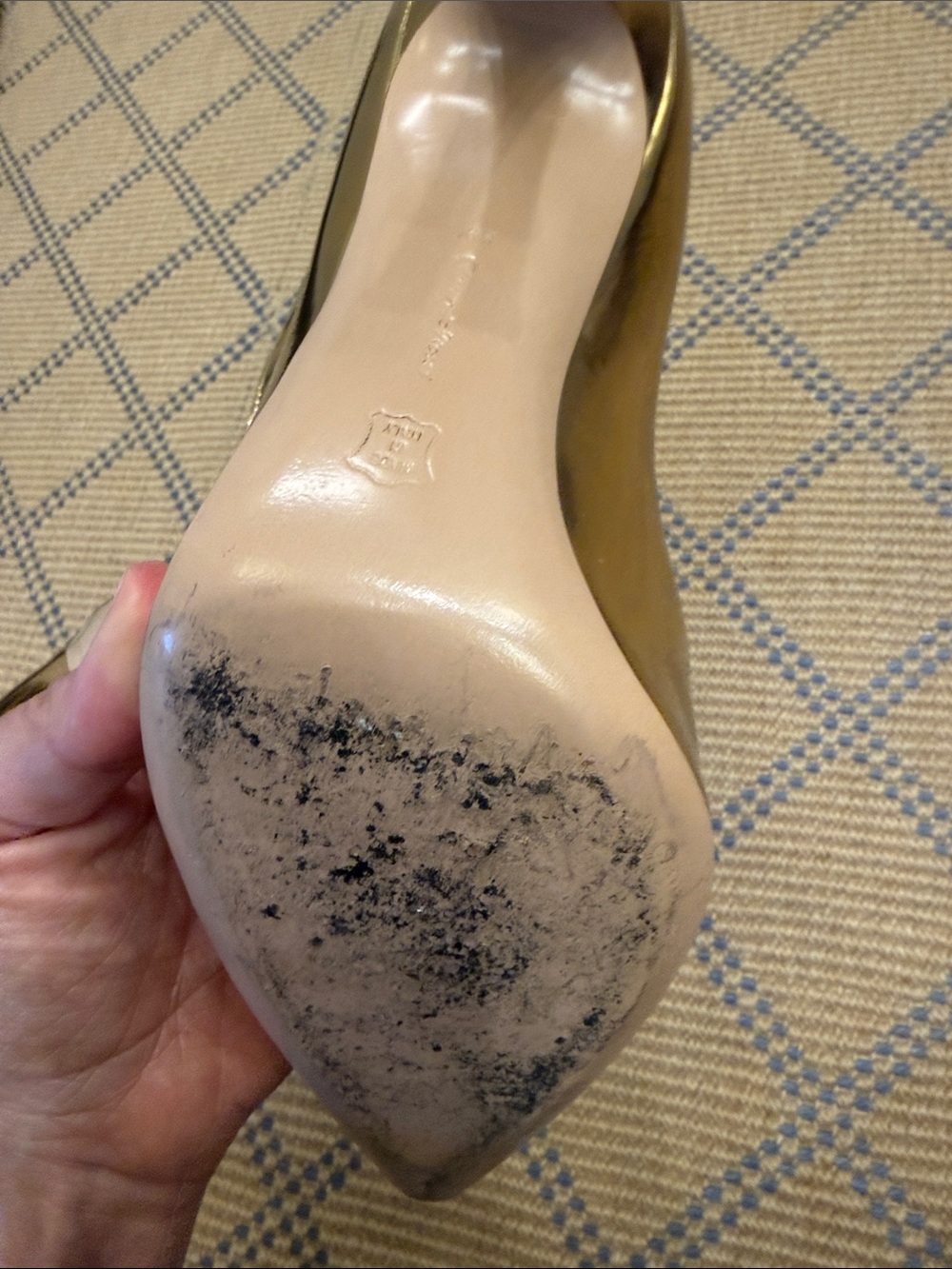 Gianvito Rossi Shiny Gold Pointed Pump - Picture 6 of 6